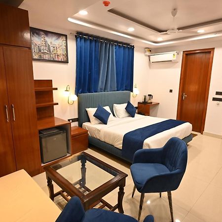 Hotel Down Town Paschim Vihar Делхи Екстериор снимка
