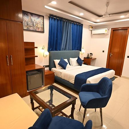 Hotel Down Town Paschim Vihar Делхи Екстериор снимка