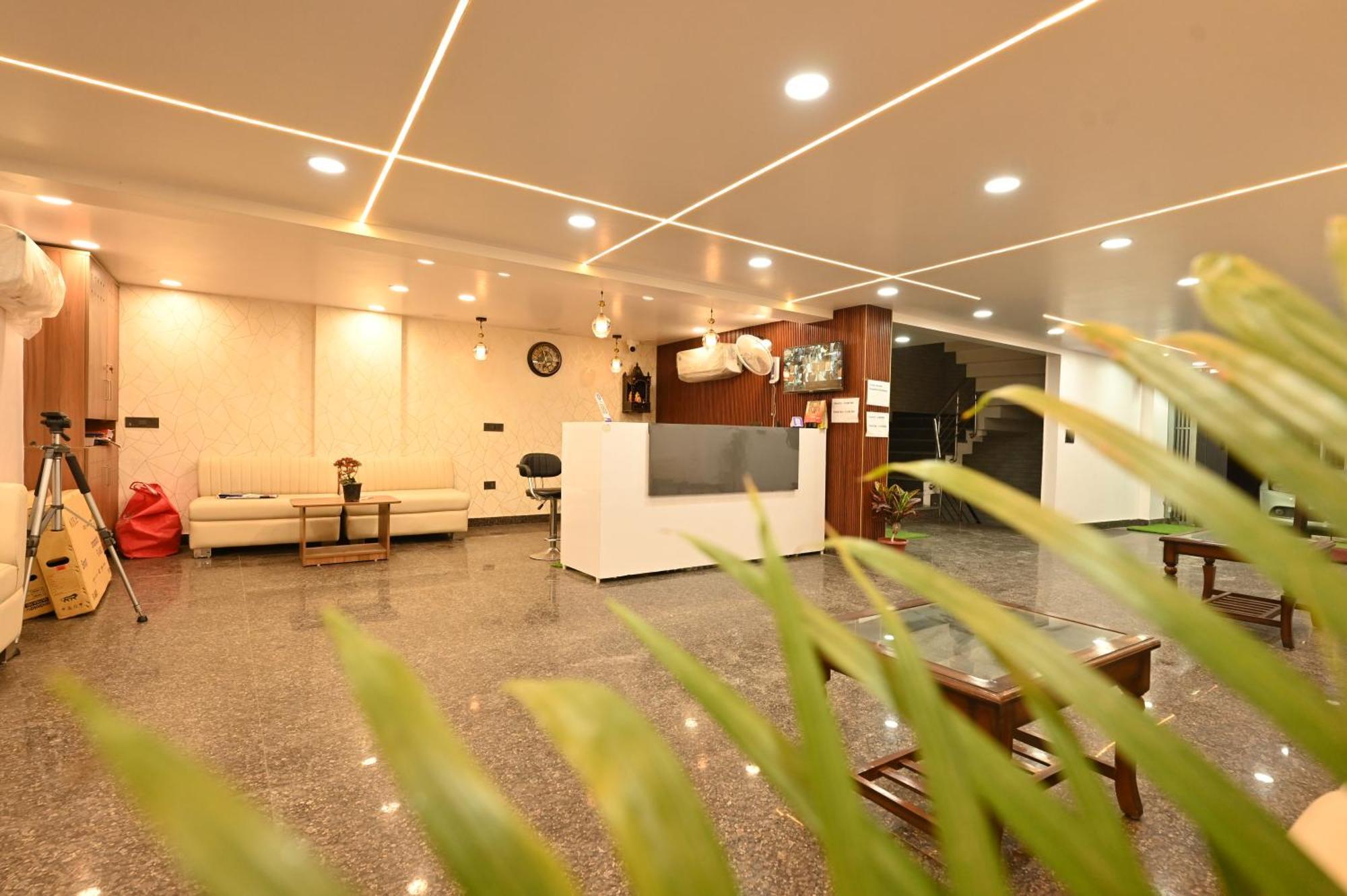 Hotel Down Town Paschim Vihar Делхи Екстериор снимка