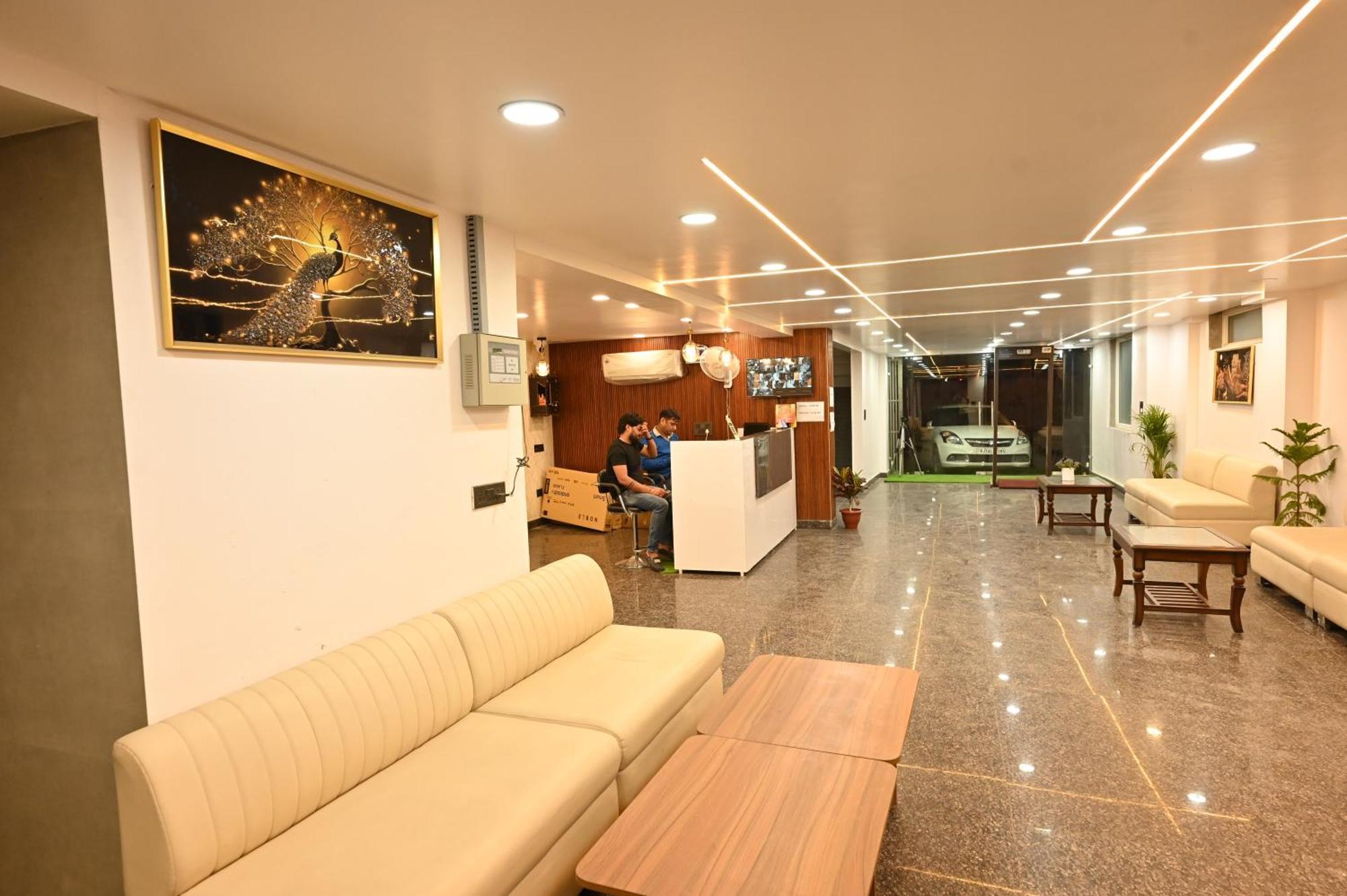 Hotel Down Town Paschim Vihar Делхи Екстериор снимка
