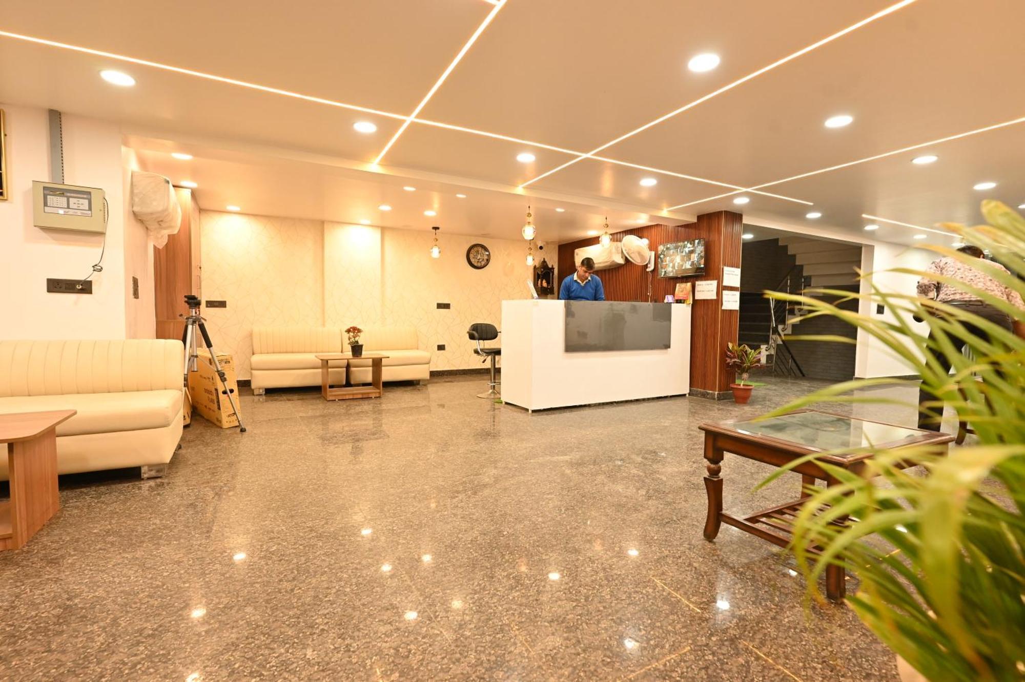 Hotel Down Town Paschim Vihar Делхи Екстериор снимка