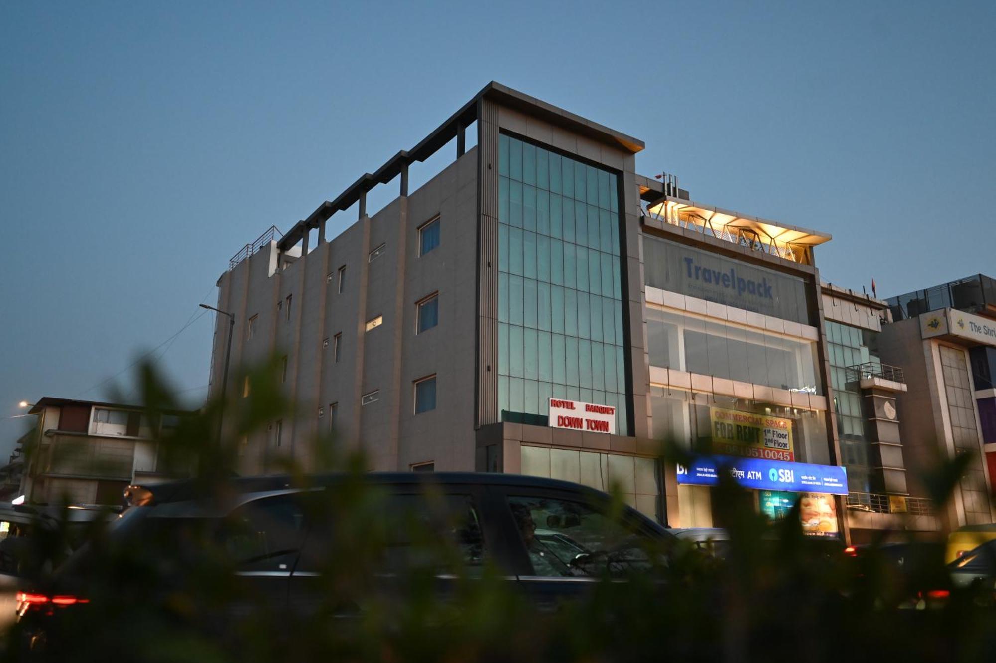 Hotel Down Town Paschim Vihar Делхи Екстериор снимка