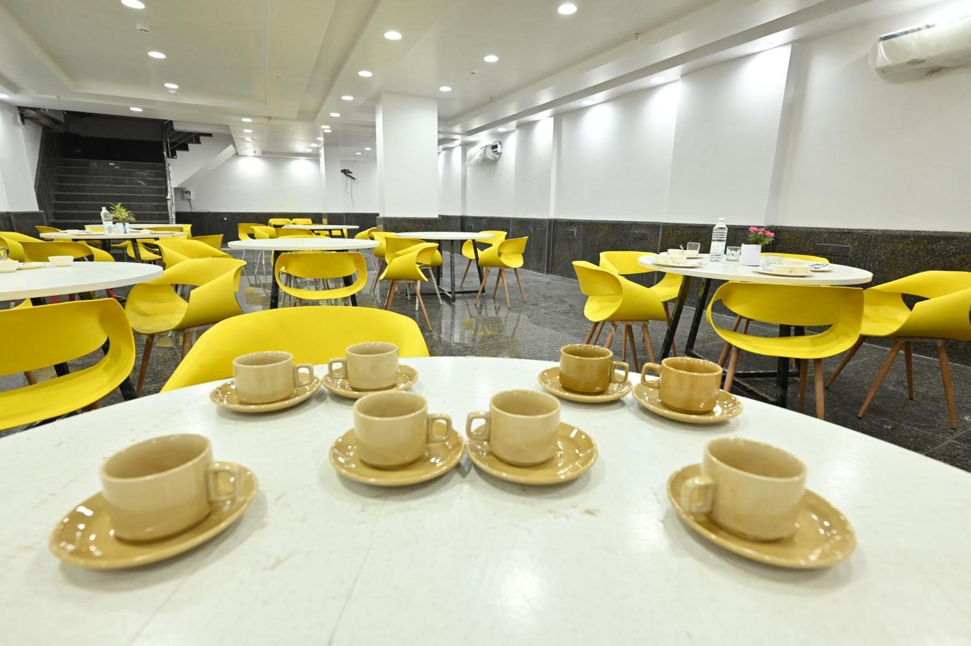 Hotel Down Town Paschim Vihar Делхи Екстериор снимка