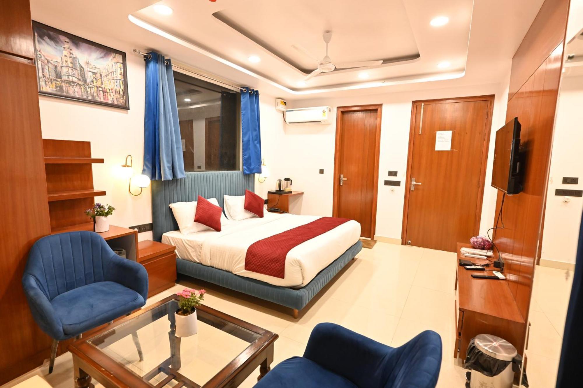 Hotel Down Town Paschim Vihar Делхи Екстериор снимка