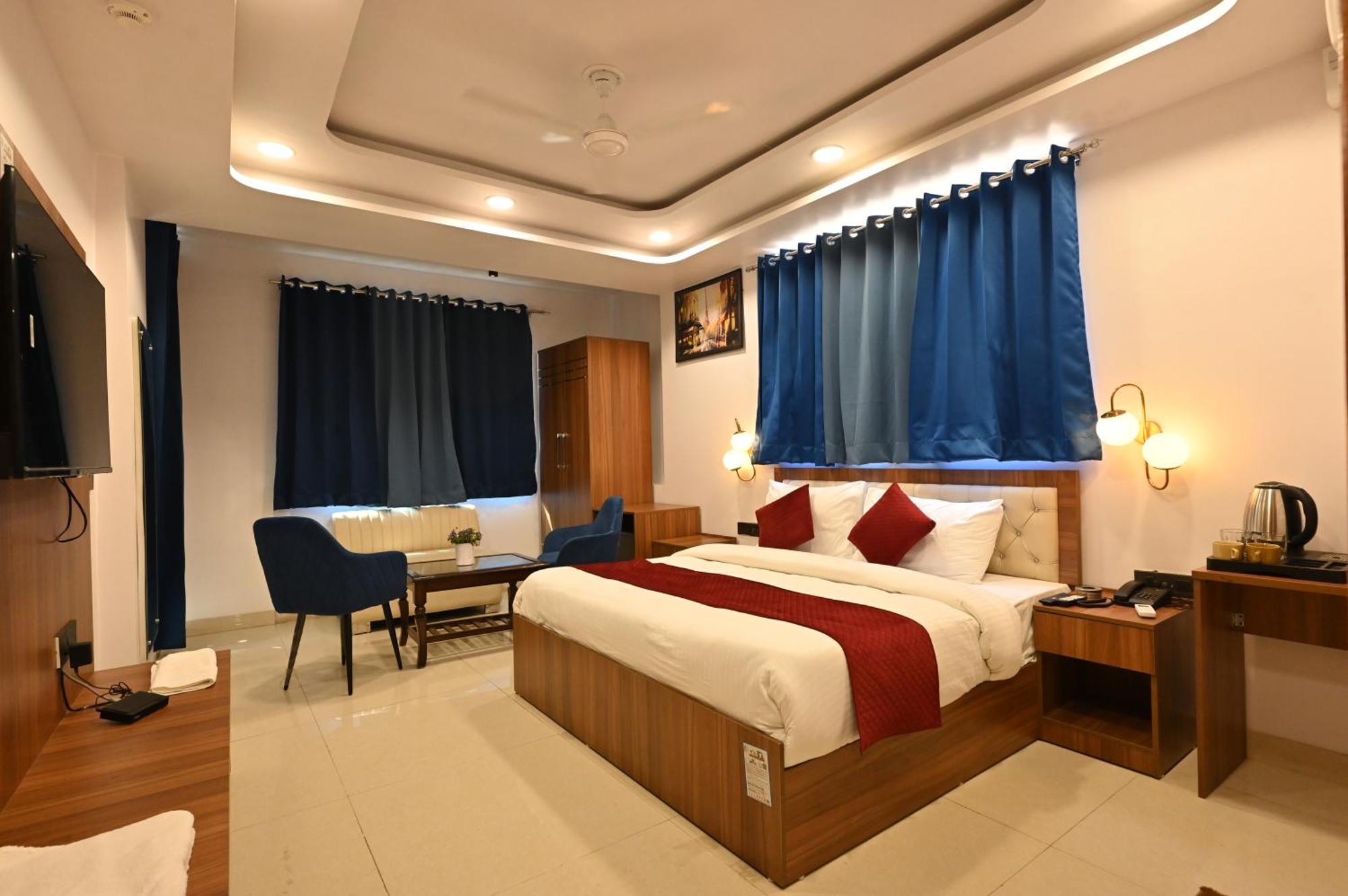 Hotel Down Town Paschim Vihar Делхи Екстериор снимка