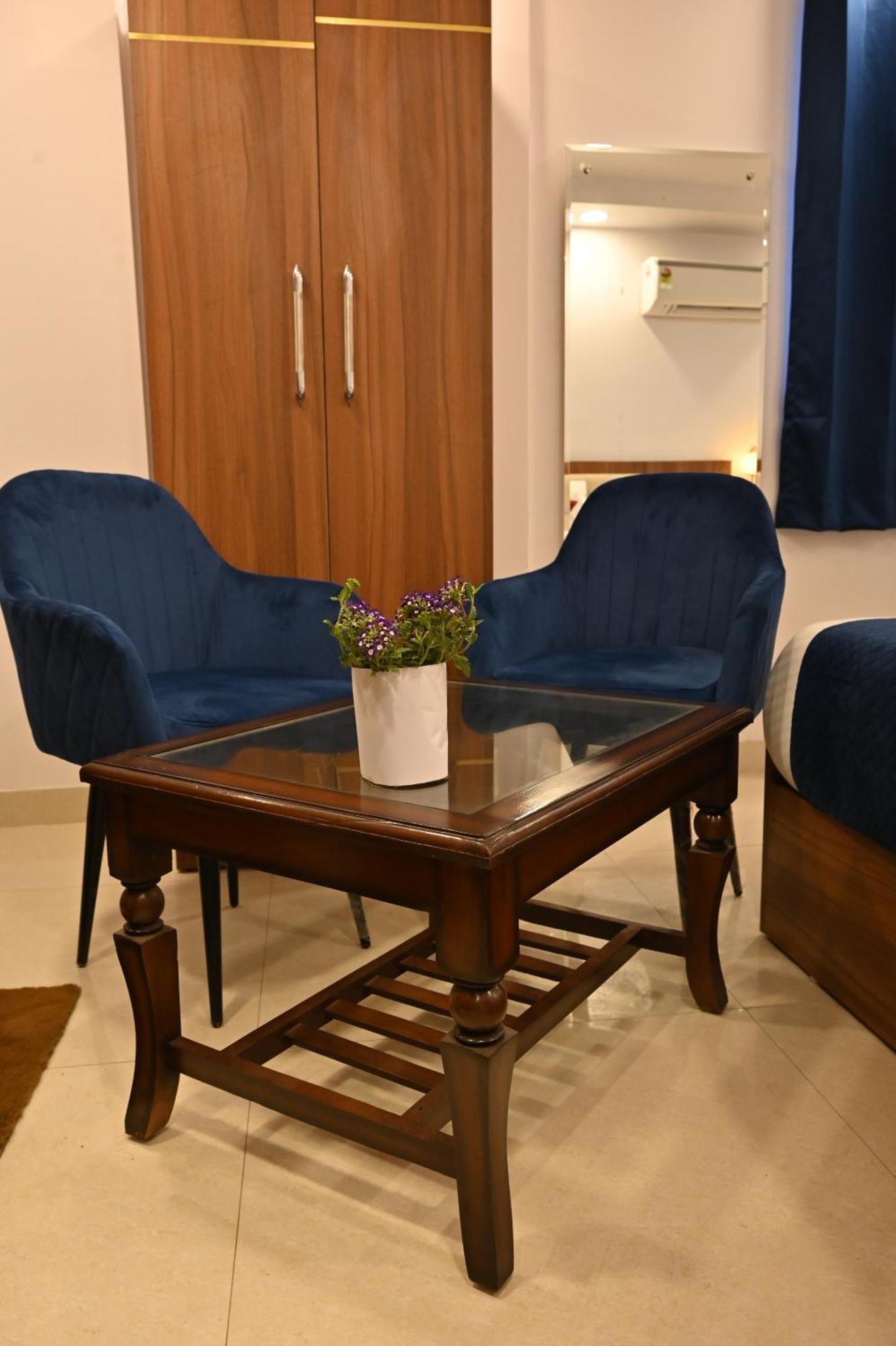 Hotel Down Town Paschim Vihar Делхи Екстериор снимка