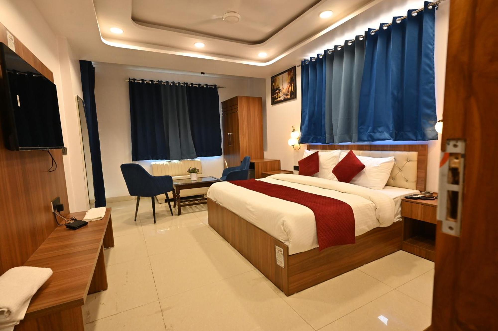 Hotel Down Town Paschim Vihar Делхи Екстериор снимка