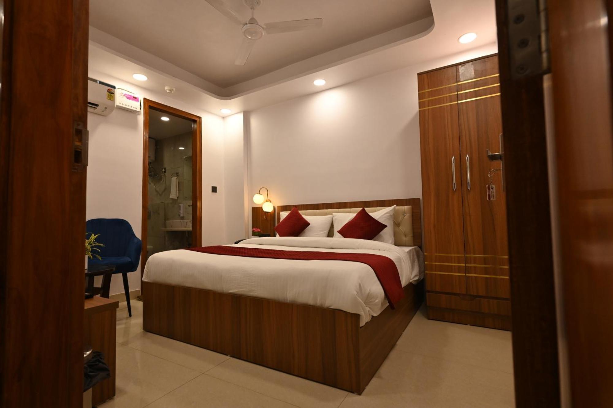 Hotel Down Town Paschim Vihar Делхи Екстериор снимка