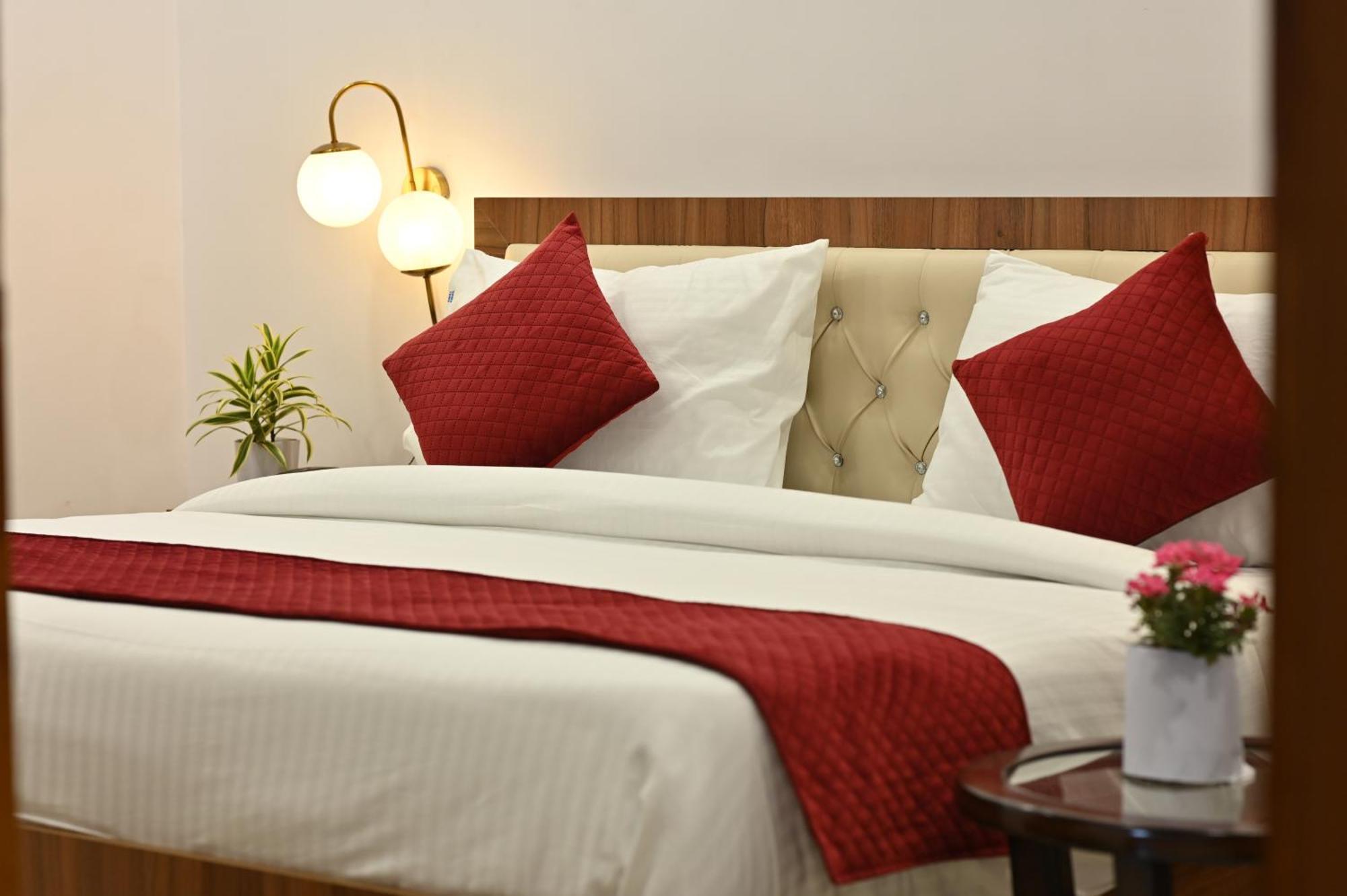 Hotel Down Town Paschim Vihar Делхи Екстериор снимка