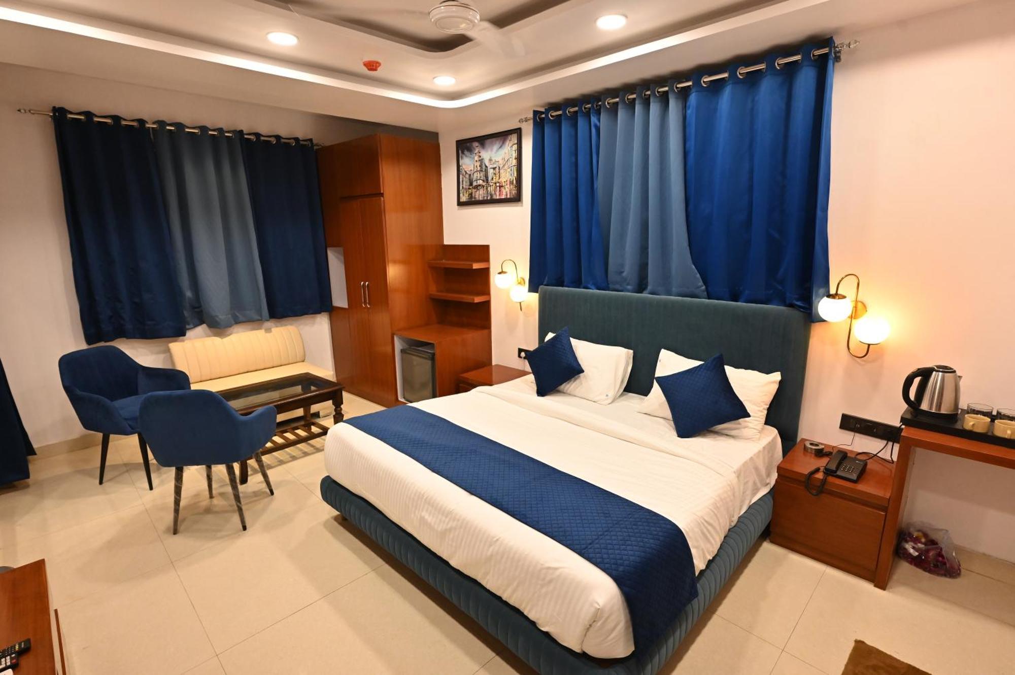 Hotel Down Town Paschim Vihar Делхи Екстериор снимка
