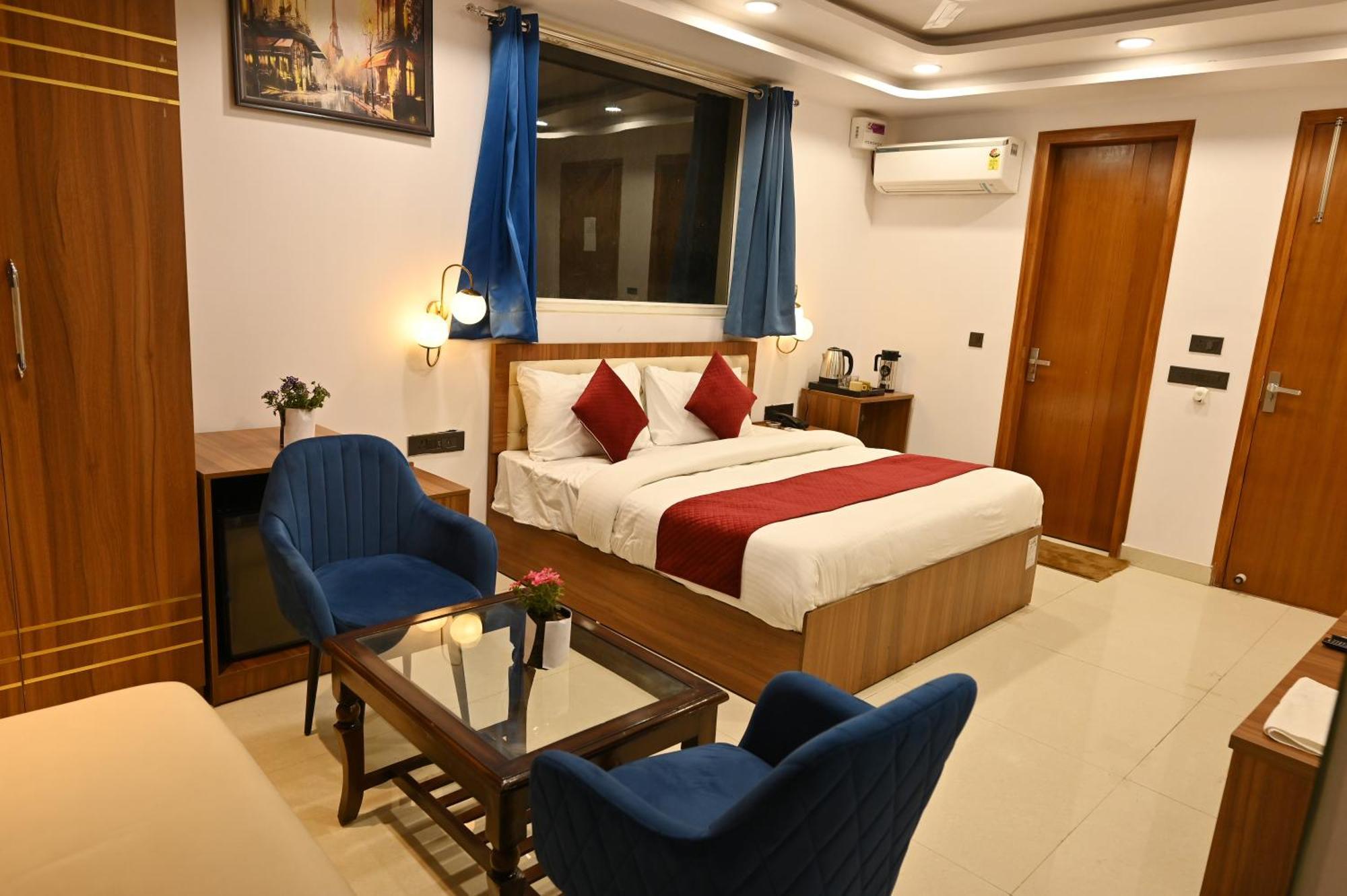 Hotel Down Town Paschim Vihar Делхи Екстериор снимка
