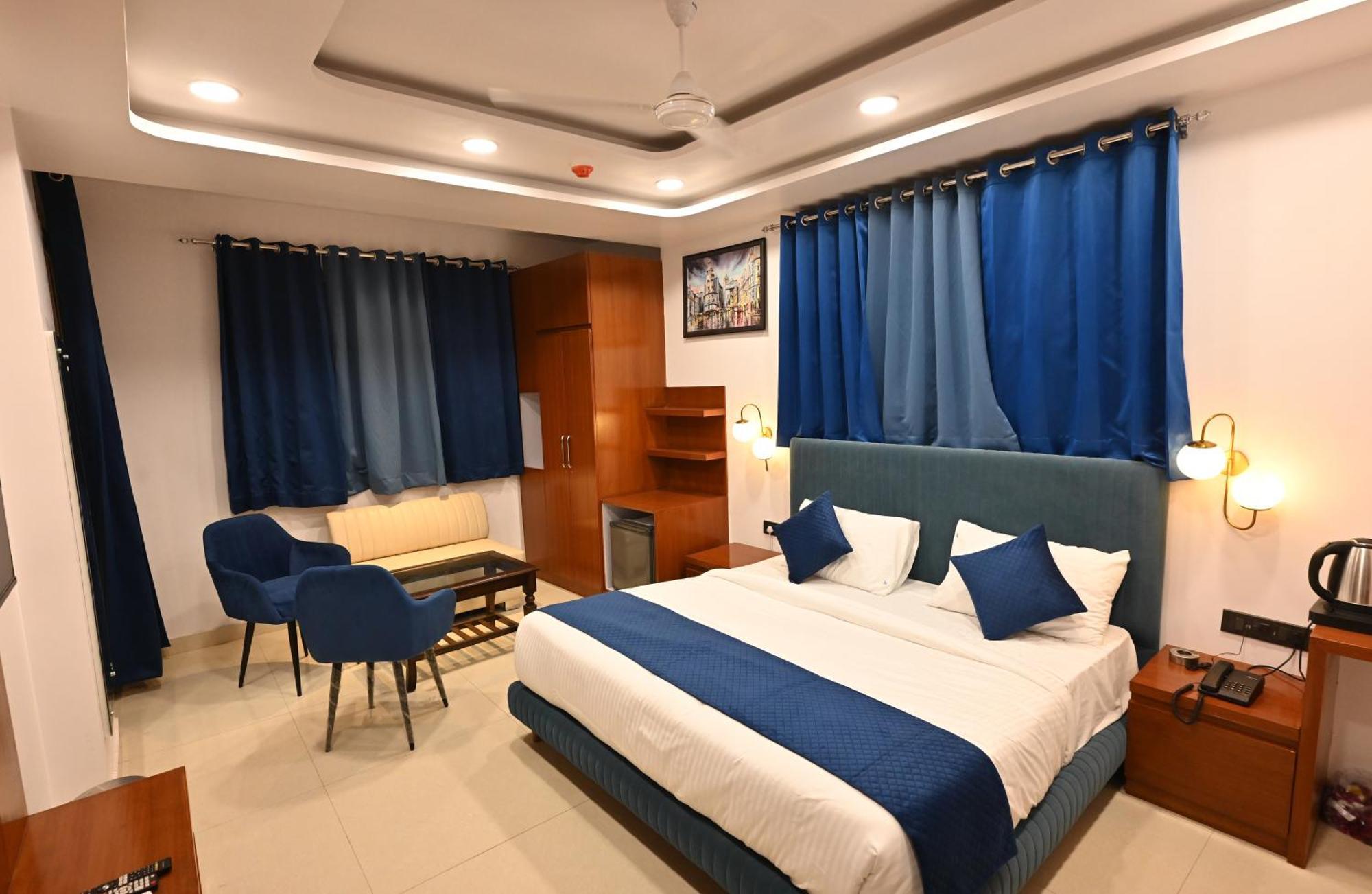 Hotel Down Town Paschim Vihar Делхи Екстериор снимка