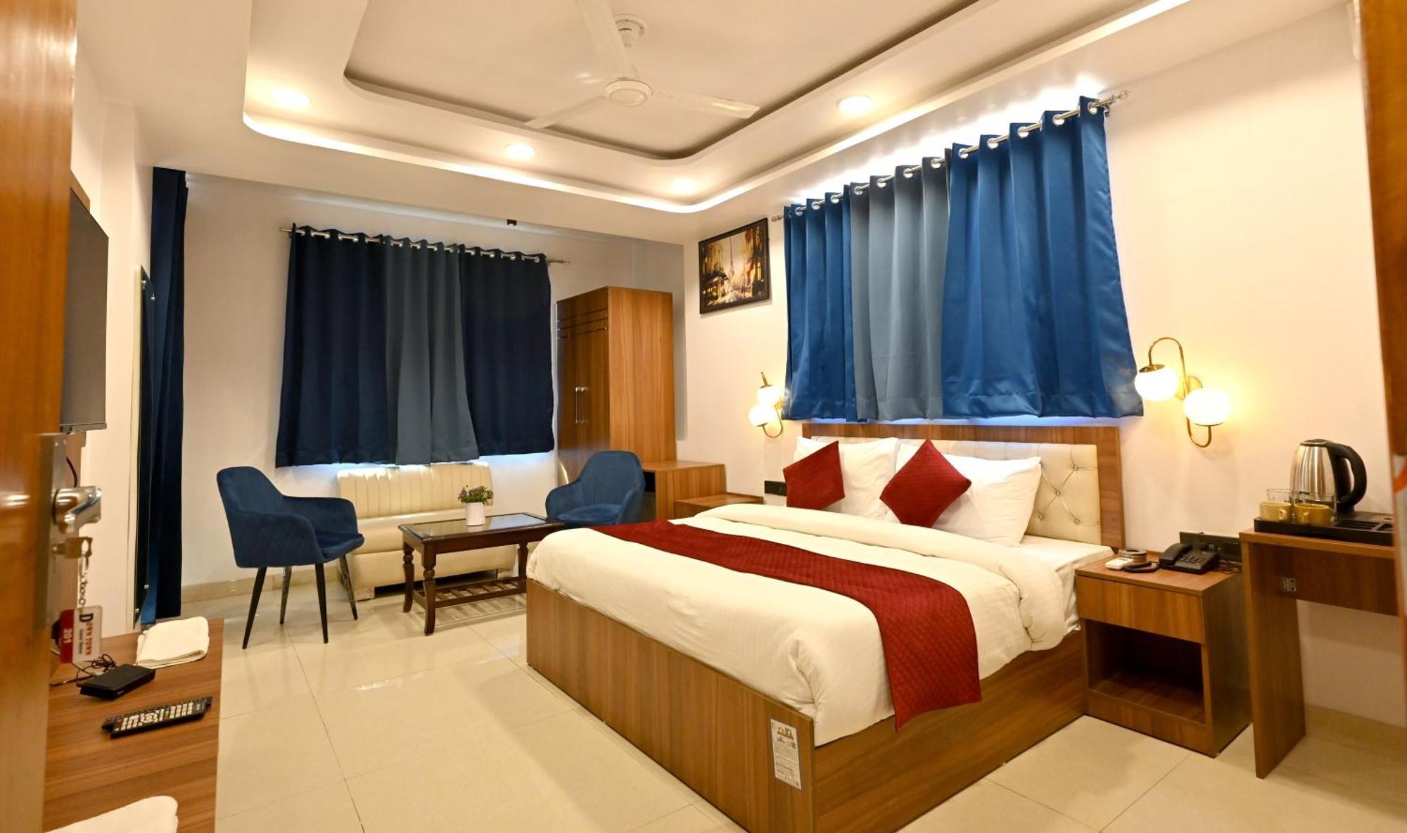 Hotel Down Town Paschim Vihar Делхи Екстериор снимка