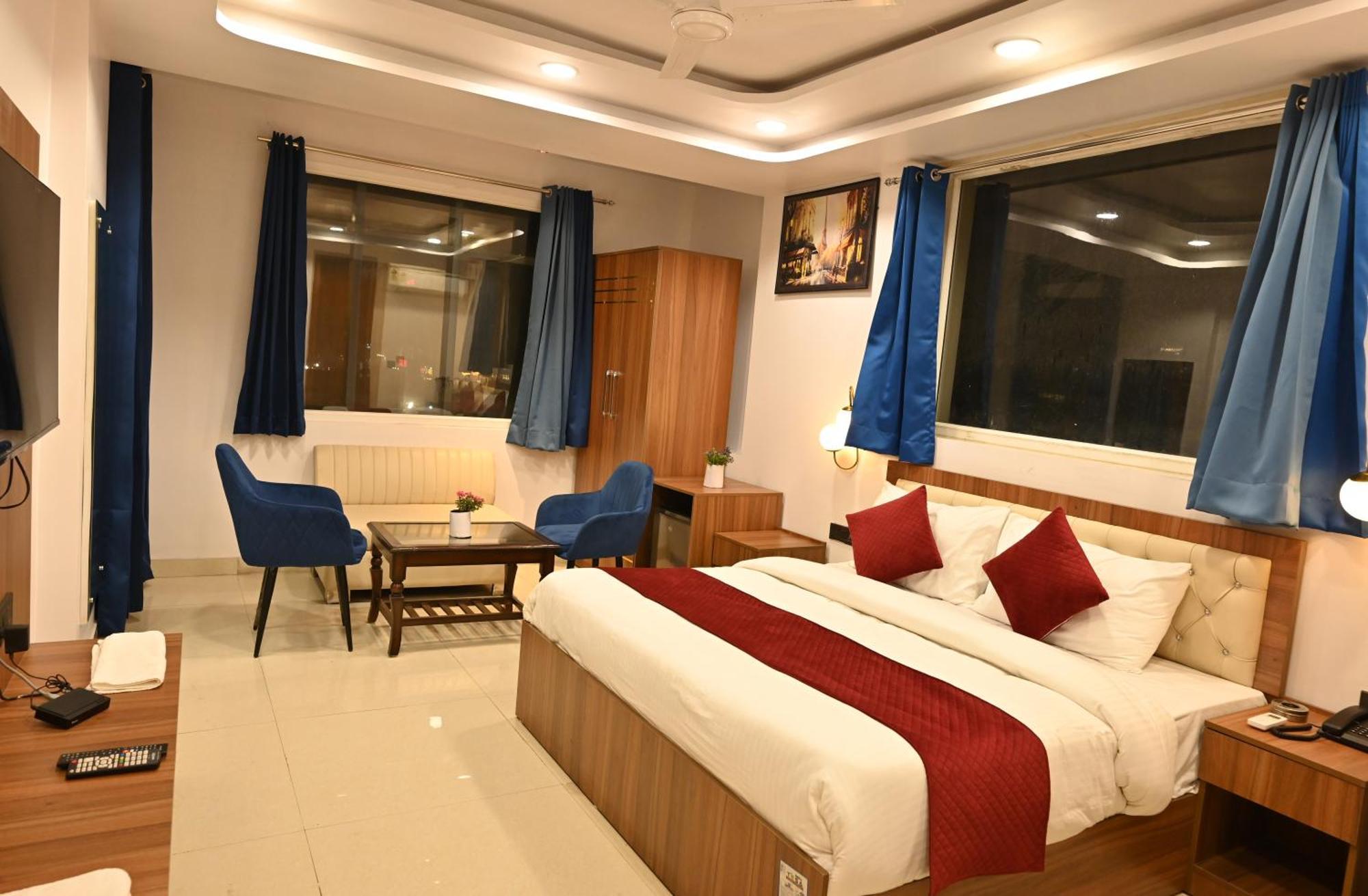 Hotel Down Town Paschim Vihar Делхи Екстериор снимка