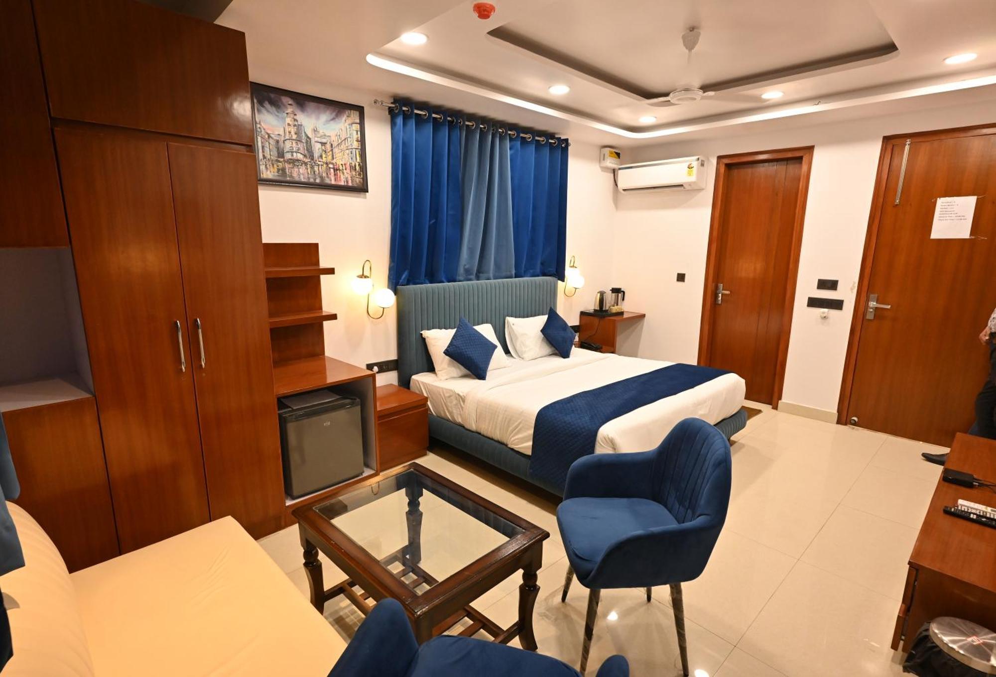 Hotel Down Town Paschim Vihar Делхи Екстериор снимка