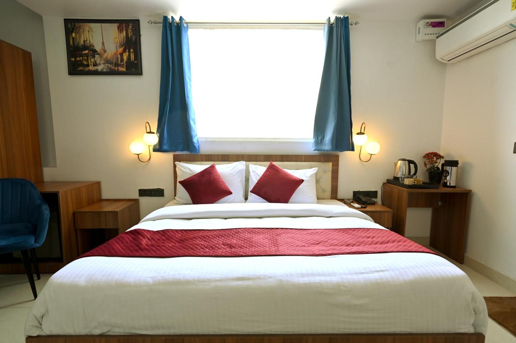 Hotel Down Town Paschim Vihar Делхи Екстериор снимка